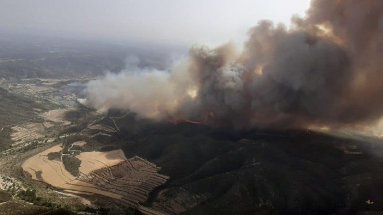 El incendio de Nonaspe evoluciona favorablemente pero el Gobierno de Aragón mantiene la precaución