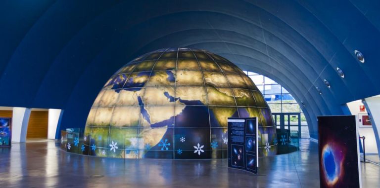 El Planetario de Aragón celebra su décimo aniversario con una programación especial