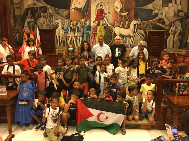 La Diputación de Zaragoza recibe a los niños saharauis del programa Vacaciones en Paz