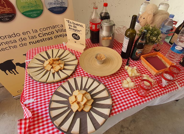 Ternera, tortas, vino y queso dan a conocer Biota desde el paladar
