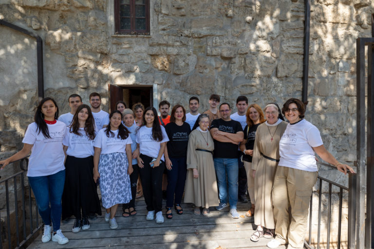 Voluntariado de la UNESCO colaboran en los trabajos arqueológicos sobre el patrimonio del Monasterio de las Canonesas del Santo Sepulcro