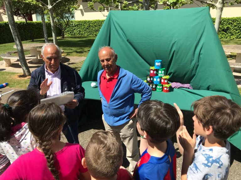 El programa “Terceros en edad, primeros en reciclar” llega a 150.000 personas mayores en Aragón