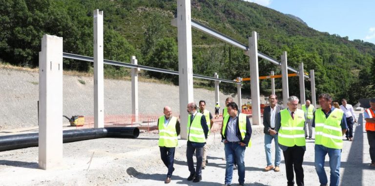 Lambán ratifica el compromiso del Gobierno con el Plan de Depuración del Pirineo que ya trata más del 70% de las aguas