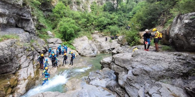 La Unidad Adscrita de la Policía en Aragón adelanta su actividad inspectora en las actividades de turismo activo
