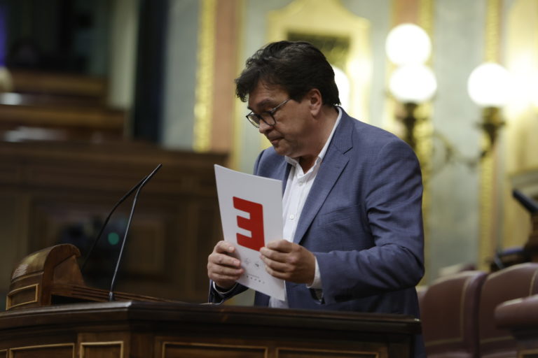 Teruel Existe resalta en el Congreso que ha conseguido que se acote y reduzca el procedimiento exprés de renovables