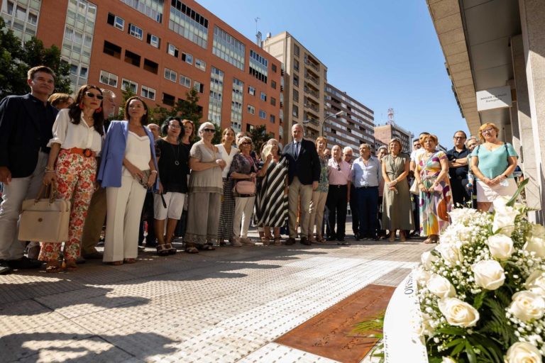 Zaragoza recuerda a las víctimas del hotel Corona de Aragón