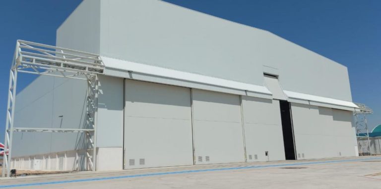El aeropuerto de Teruel licita el uso del hangar de pintura