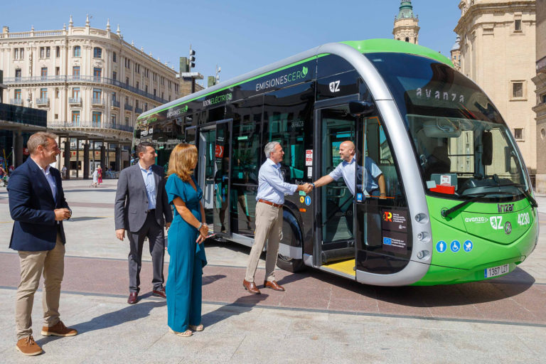 La llegada del primero de los 68 nuevos buses 100% eléctricos abre una nueva etapa la red de transporte urbano en Zaragoza
