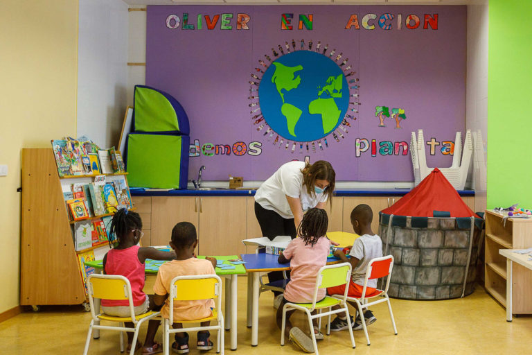 El barrio Oliver refuerza la atención a la infancia y la conciliacioń familiar en verano
