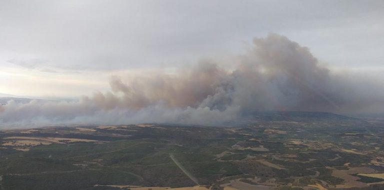 Incendio descontrolado en el Moncayo. Desalojados Vera de Moncayo, Alcalá, El Buste, Ambel, Bulbuente y Añón