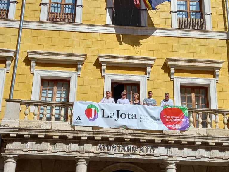 El Ayuntamiento de Teruel coloca una pancarta y se suma a la Campaña #YoApoyoALaJota