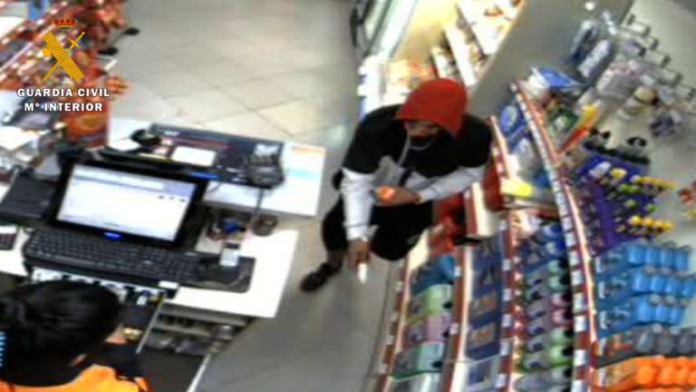 La Guardia Civil detiene a una persona tras cometer un presunto de robo con intimidación en una gasolinera de Tauste