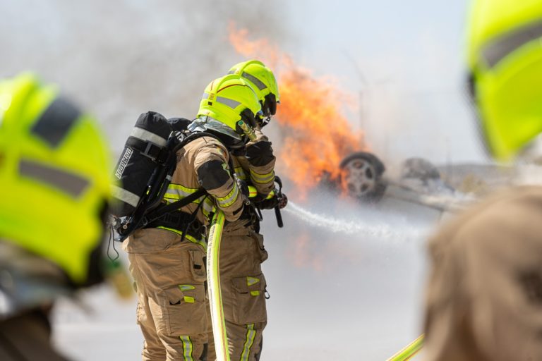 Los bomberos y el tranvía, los servicios municipales mejor valorados por los ciudadanos de Zaragoza