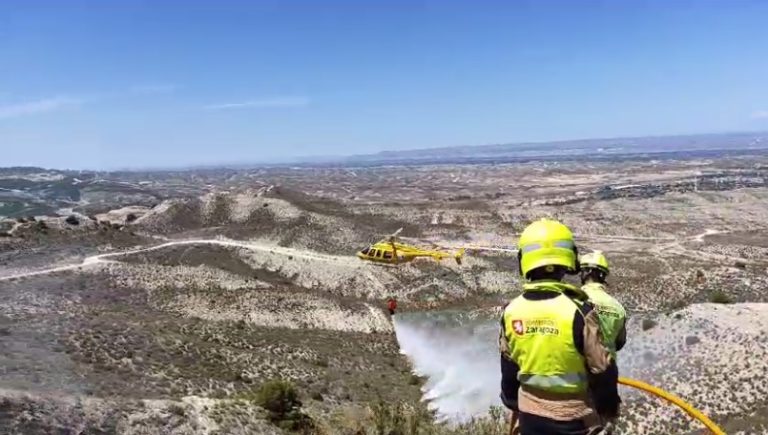 Los bomberos sofocan un conato de incendio en María de Huerva