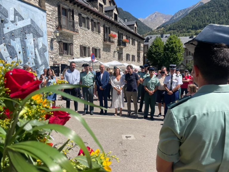 La Alcaldesa de Zaragoza participa en el homenaje a los guardias civiles víctimas de ETA en Sallent