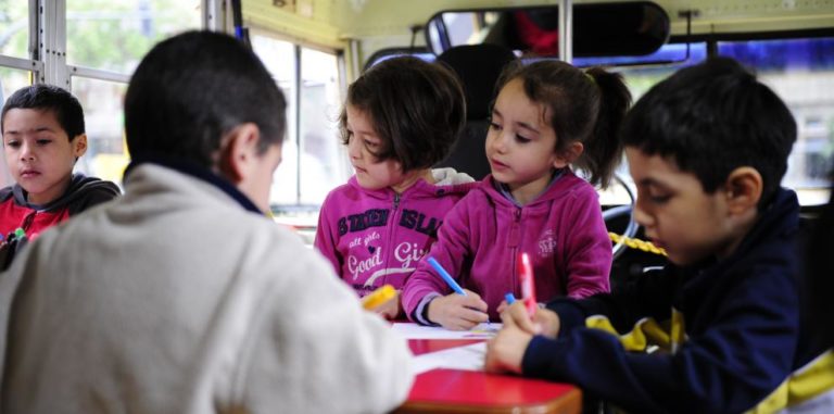 Más de 23.000 alumnos tendrán beca de comedor o material curricular este curso