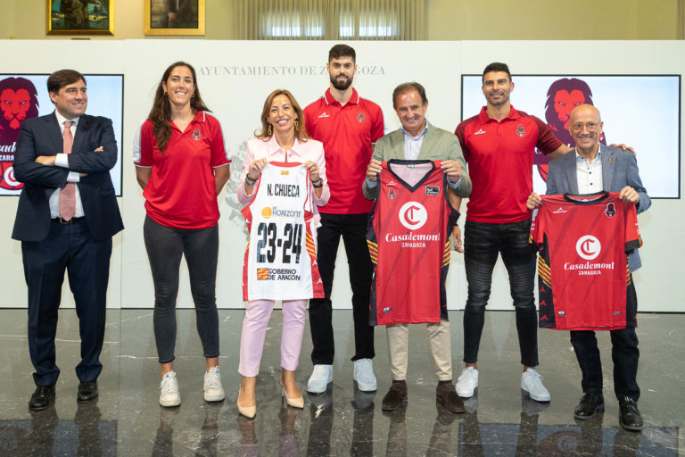 El Ayuntamiento desea suerte al Casademont en su triple proyecto de baloncesto masculino, femenino y balonmano