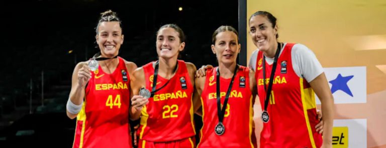 Vega Gimeno se cuelga la medalla de plata con la Selección Española 3×3 en el Europeo