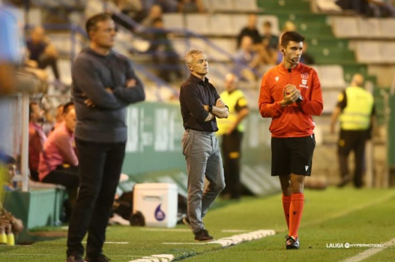 El Real Zaragoza volvió a sufrir por bandas y cuajó la peor segunda parte hasta el momento