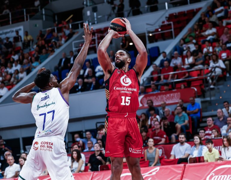 Casademont Zaragoza realiza un excelente partido ante Unicaja en el Príncipe Felipe y se lleva la primera victoria de la temporada (100-92)
