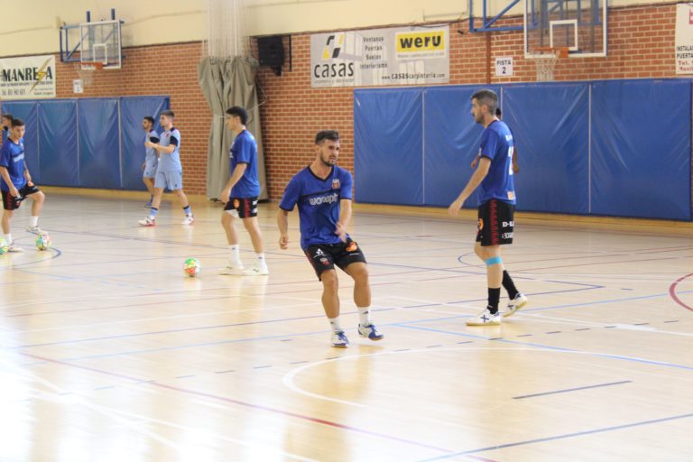 Óscar Villanueva, jugador del Wanapix Sala 10: «Nos quedan tres partidos que servirán para sumar minutos y coger buenas sensaciones»