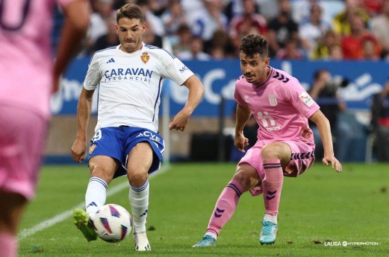 Manu Vallejo contó con sus primeros minutos con la elástica del Real Zaragoza