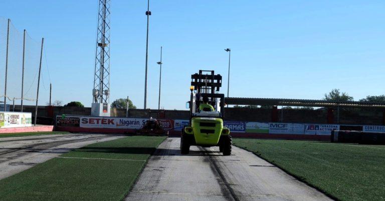 Este viernes arrancan las obras para acondicionar el campo de fútbol municipal de Tarazona y se prevé que puedan finalizar a mediados de octubre