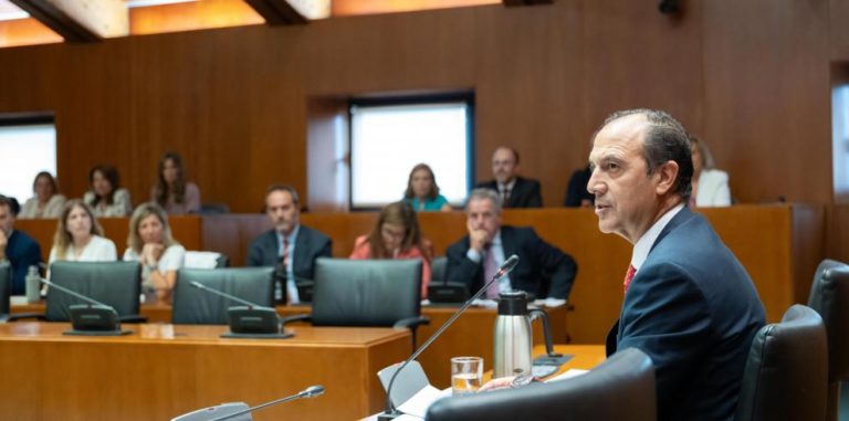 El consejero de Sanidad anuncia que las bases del transporte sanitario urgente funcionarán las 24 horas del día