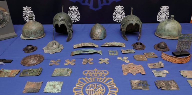 La policía recupera en Tarragona cinco cascos y otras piezas de relevancia expoliadas de la ciudad celtíbera de Aratis