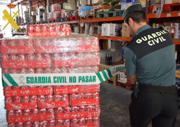 La Guardia Civil de Teruel inmoviliza más de 13.400 latas de refresco etiquetadas en danés e italiano, preparadas para su distribución