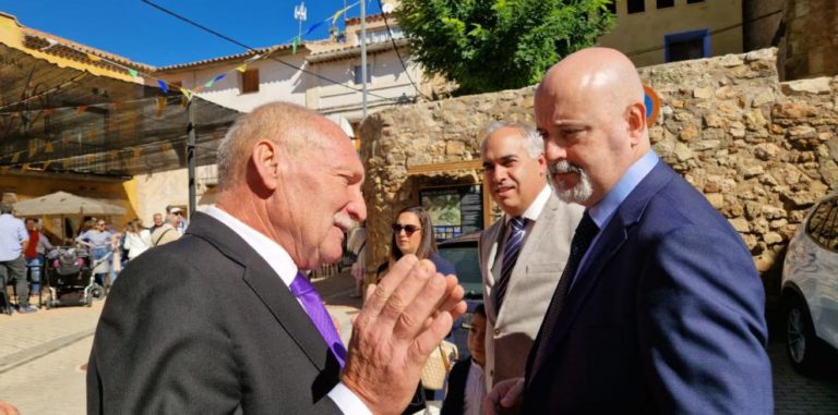 El director general de Despoblación, Juan Manuel Hernando, anuncia en su visita a Monterde las primeras propuestas del Gobierno contra la despoblación