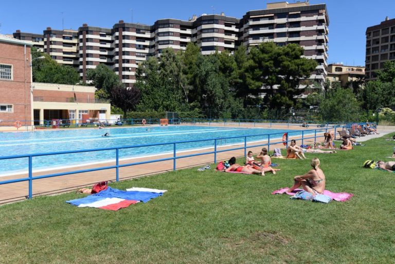 Casi 860.000 entradas a las piscinas municipales de Zaragoza esta temporada