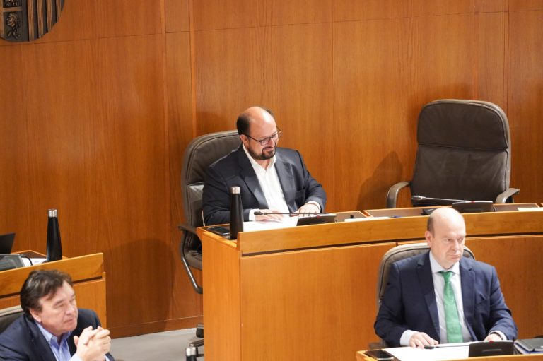El PAR pide que el lobo deje de estar bajo protección especial