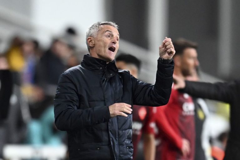 Fran Escribá: «El equipo hizo todo para haber ganado pero entre un montón de saques de banda, ‘faltitas’… nos llegó el gol»