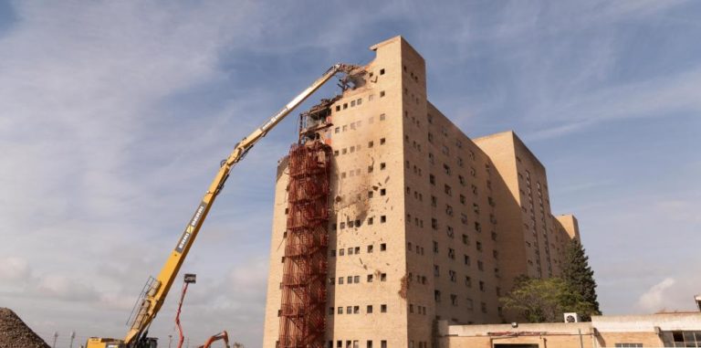 Montepino inicia el derribo de la Residencia de Alumnas de la Universidad Laboral para construir un centro empresarial
