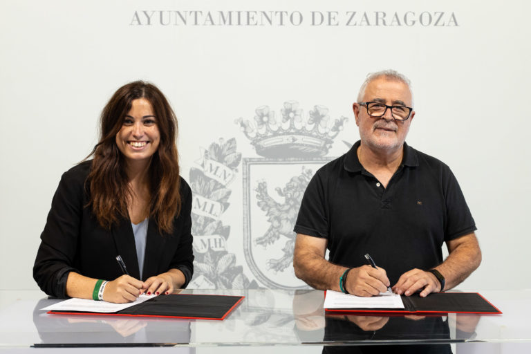 El Ayuntamiento de Zaragoza y la Asociación Provincial del Autotaxi renuevan el convenio para la adaptación de vehículos
