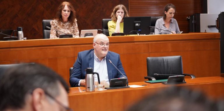 Educación se fija como objetivo reducir el número de interinos