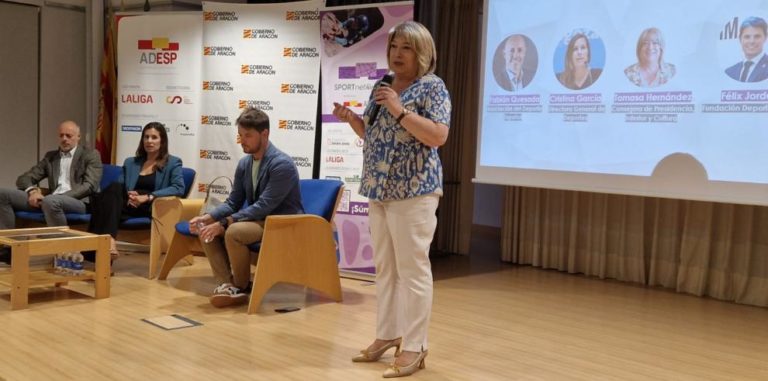 La consejera de Presidencia inaugura el programa Red de líderes, destinado a formar mujeres directivas en el deporte