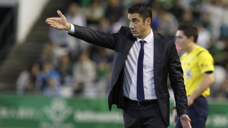 El Real Zaragoza comienza una nueva etapa con Julio Velázquez en el banquillo tras la destitución de Escribá