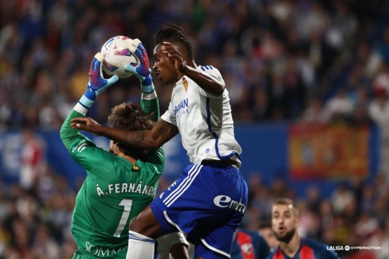 Un inoperante Real Zaragoza cae derrotado en el duelo aragonés ante la SD Huesca (0-2)