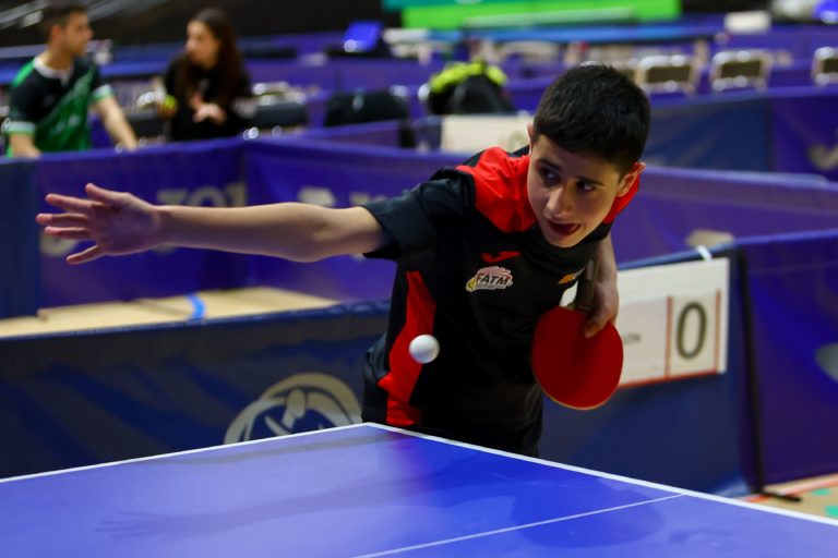 Desigual balance para los equipos aragoneses en un nuevo fin de semana de tenis de mesa