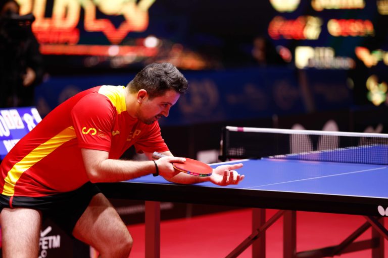 Jorge Cardona comienza con buen pie en Francia clasificándose para los cuartos de final