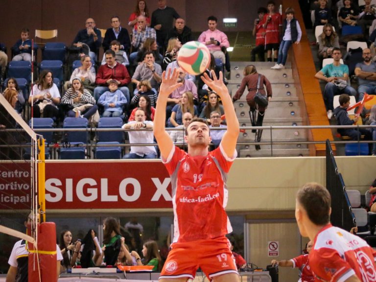 El CV Zaragoza logra su quinta victoria de la temporada en su visita a Castellón (2-3)