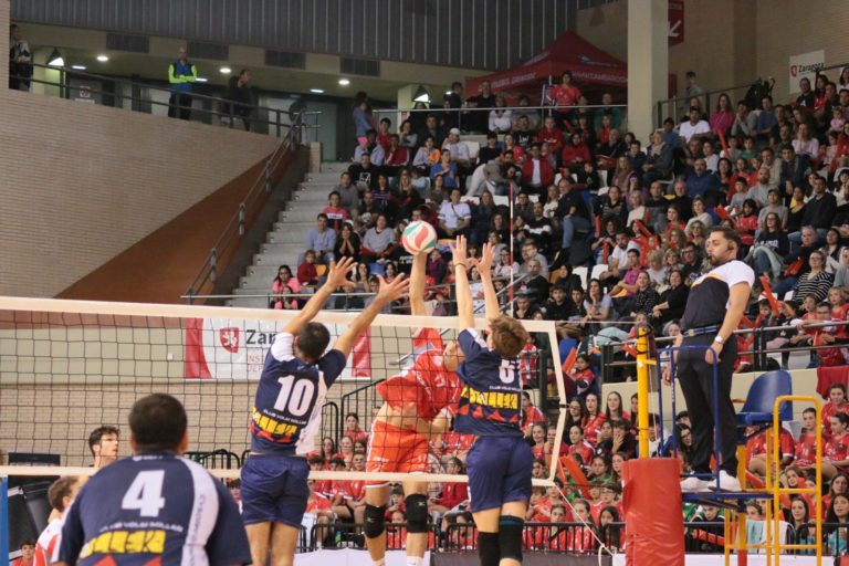 El CV Zaragoza Indescar vuelve a la pista central a lo grande con victoria ante el CVS Tren Soller ante un abarrotado Siglo XXI (3-2)