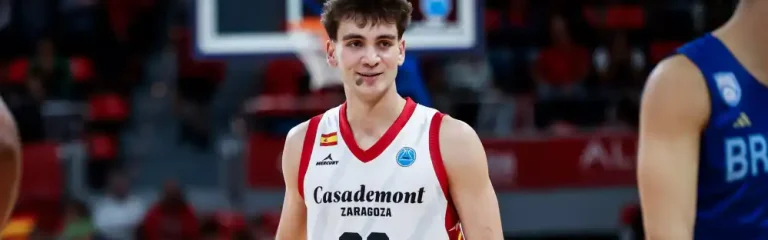 Álex Moreno debutó con Casademont Zaragoza en la FIBA Europe Cup y anotó su primera canasta con la elástica rojilla