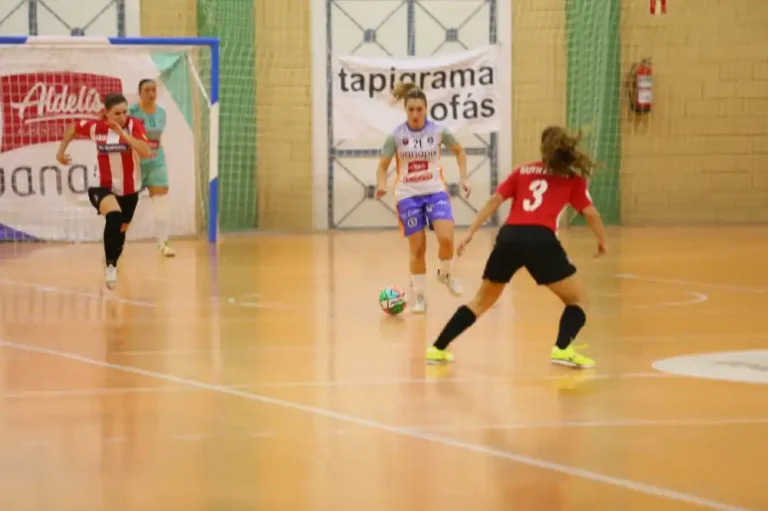 El Wanapix Aldelis InterSala 10 pierde su condición de invicto en La Granja tras caer ante el Penya Esplugues (2-4)