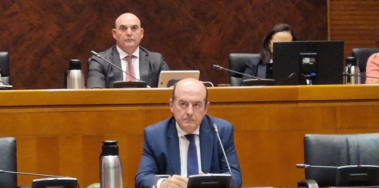 El Gobierno de Aragón anuncia que licitará en 2024 el nuevo pliego del transporte sanitario no urgente