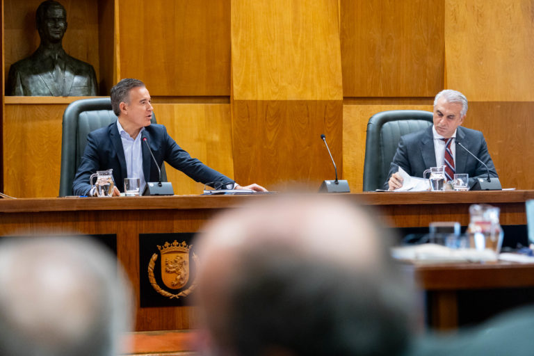 El Ayuntamiento regulará la instalación de placas solares y parques eólicos en la huerta zaragozana