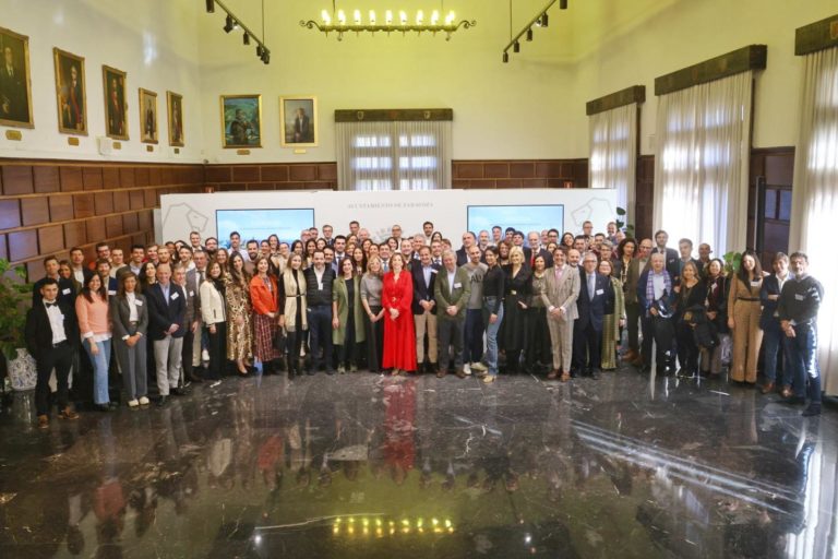 Zaragoza reúne a un centenar de expertos de reconocido prestigio profesional para lanzar la marca de ciudad en el exterior