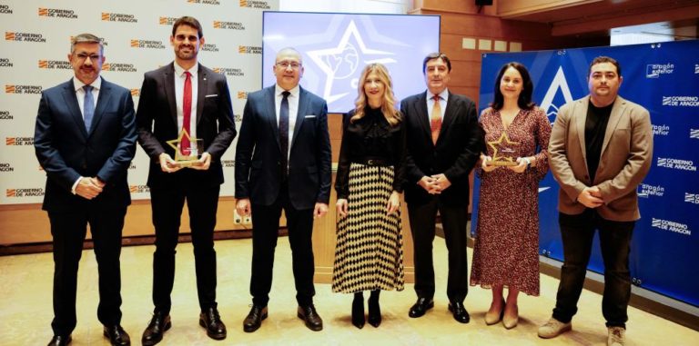 Vaquero entrega los Premios Arex 2023 a Agroveco y Manjares de la Tierra